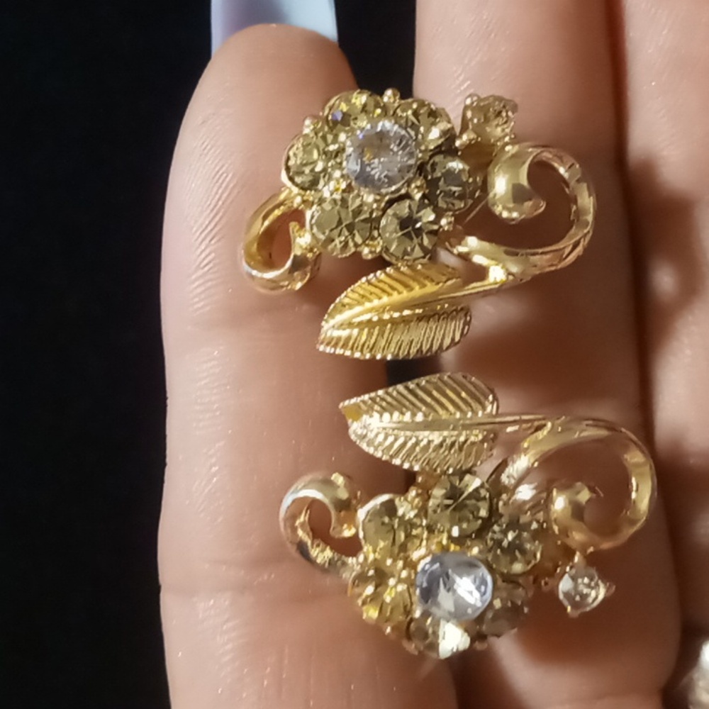 Coro vintage yellow butter cream and crystal flower earrings screw back - Picture 6 of 8